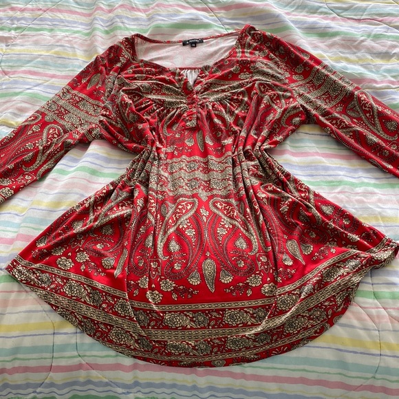 NWOT Red Paisley Handkerchief Tunic - Picture 5 of 5